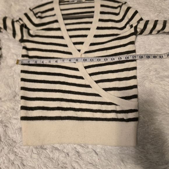 NWT Madewell Striped Wrap Front Sweater in Enthorne Size  XS Color Black/Cream - Picture 6 of 11